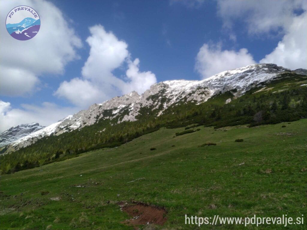 Na poti nazaj do koče še pogled na Tolsto Košuto.